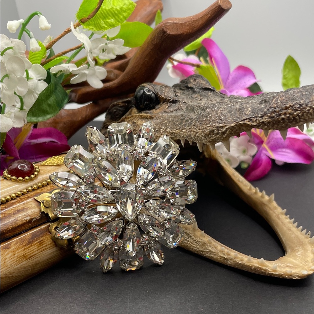 Kramer ice clear rhinestone brooch vintage 🔥